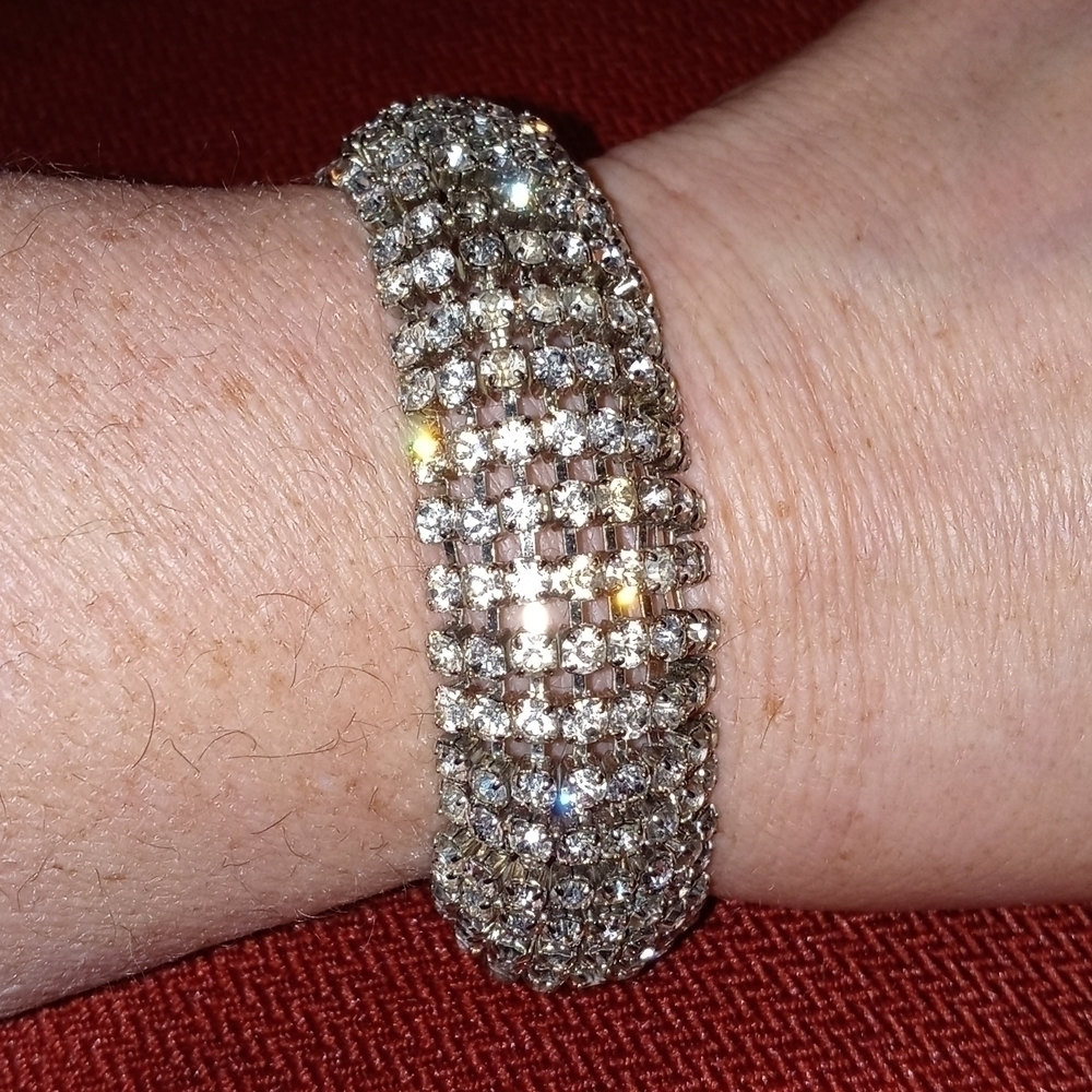 Aurora borealis beautiful 8in bracelets silvertone.